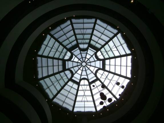 Interior do Guggenheim, na 5a Avenida, em Nova Iorque, nos Estados Unidos